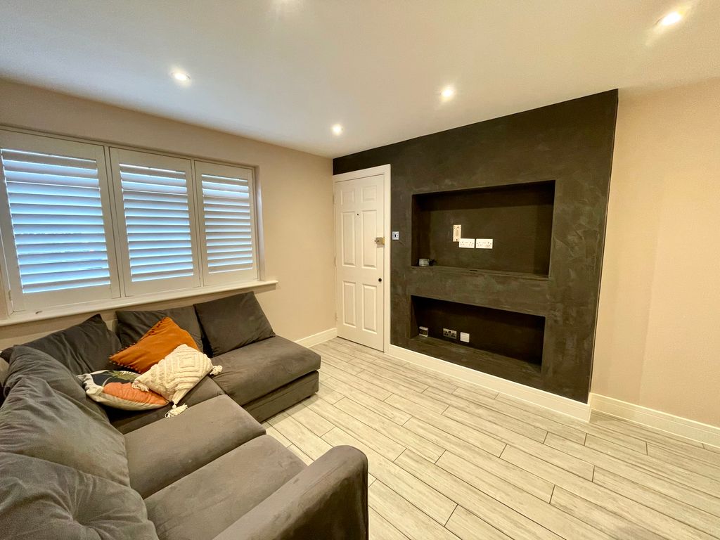 Property photo 2 of 10 Living Room