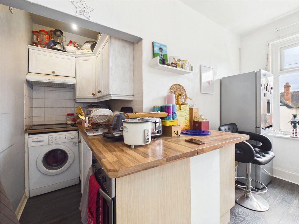 Property photo 3 of 9 Kitchen