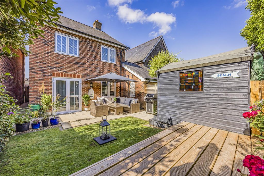 Property photo 3 of 22 38 Trafalgar Rise, Clanfield-Porticomarketing-Sold