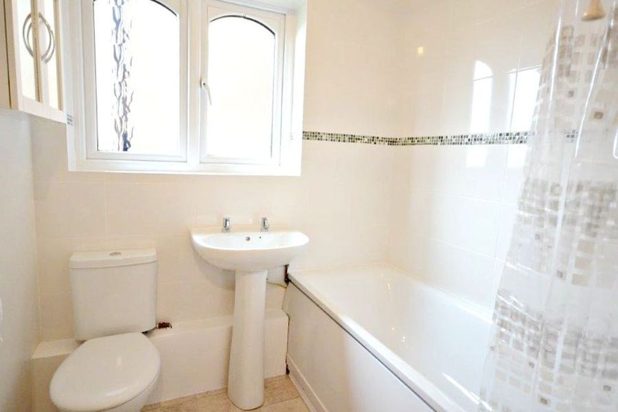 Property photo 3 of 8 Bathroomresizedresiz