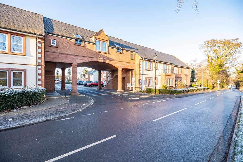 Property photo 1 of 14 Chapel Brow