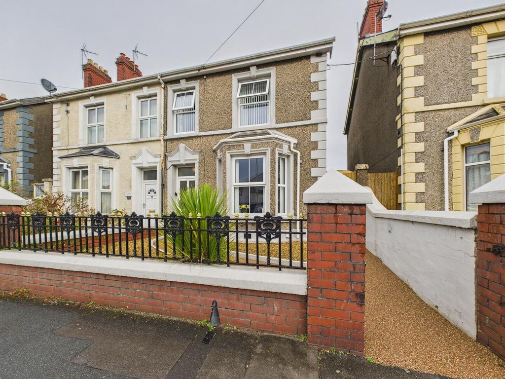 Property photo 1 of 17 Front (Exterior)