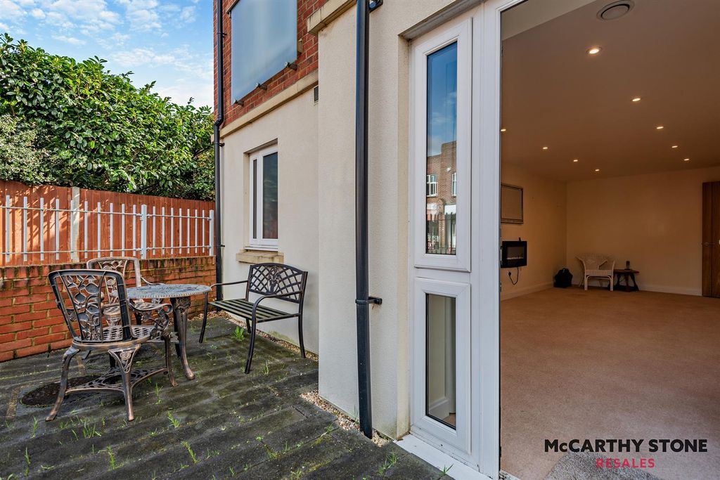 Property photo 3 of 32 8587963-Exterior01-800.Jpg
