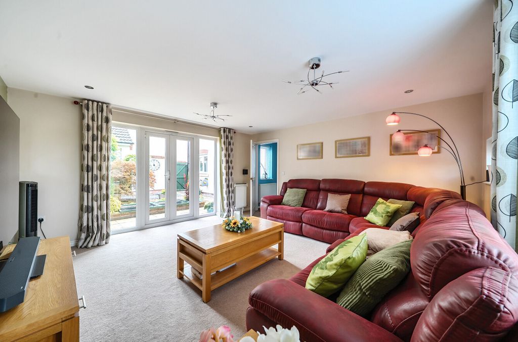 Property photo 3 of 24 1332142-23-688911...