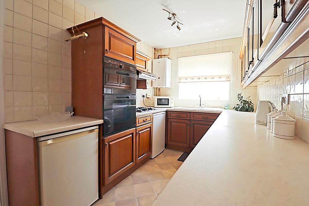 Property photo 3 of 14 Kitchen