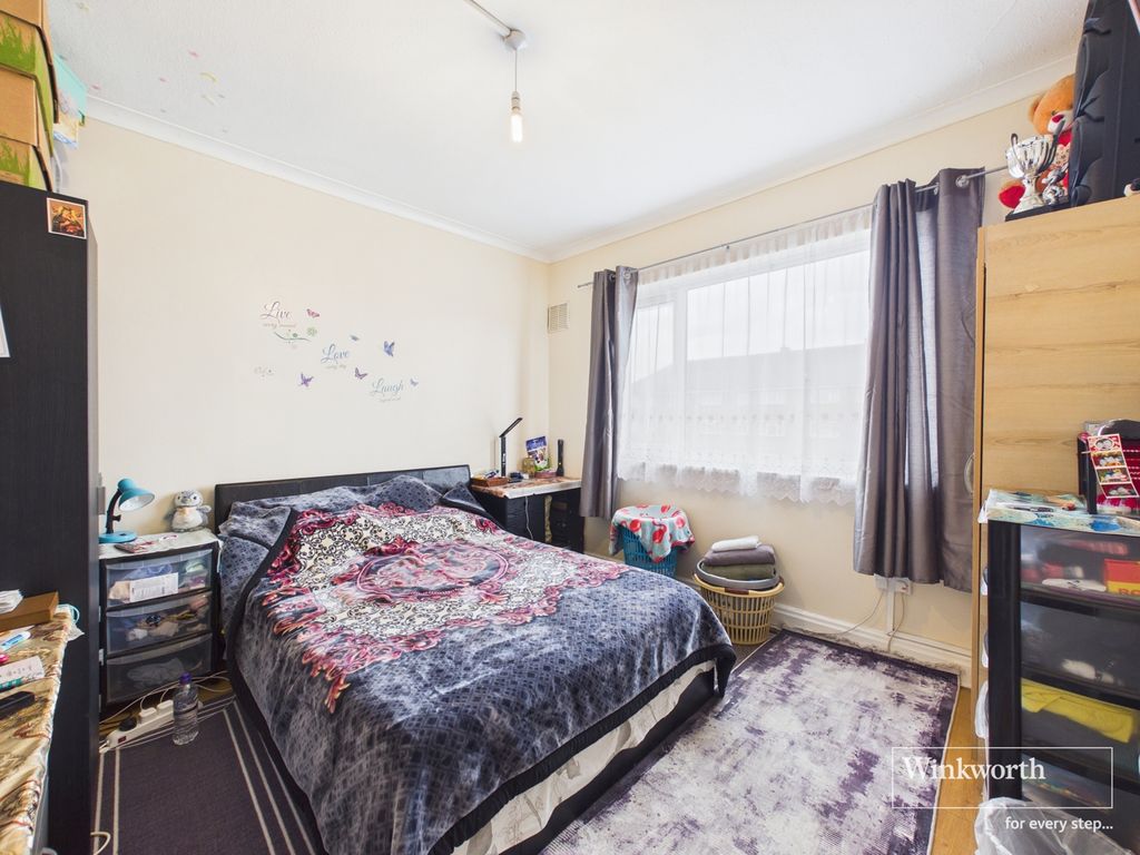 Property photo 3 of 6 Bedroom