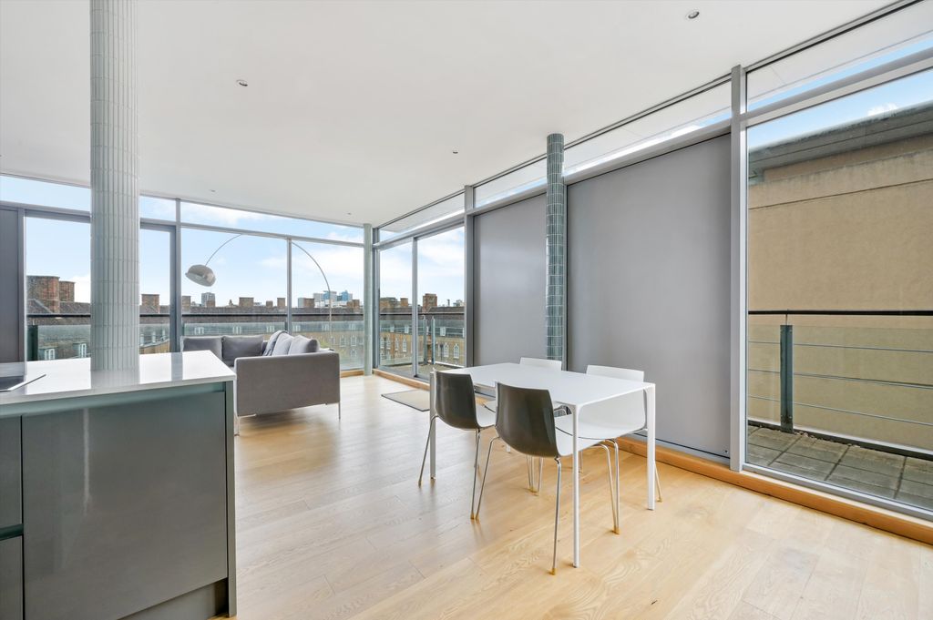 Property photo 3 of 18 Image