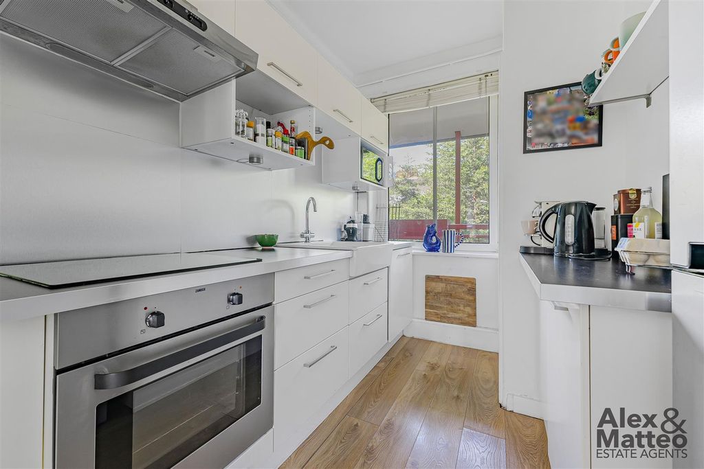 Property photo 2 of 16 Cherry Garden House