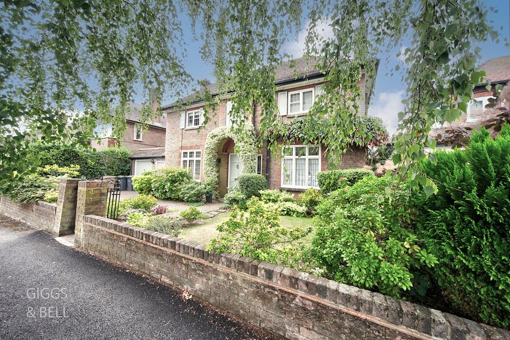 Property photo 2 of 35 4409161
