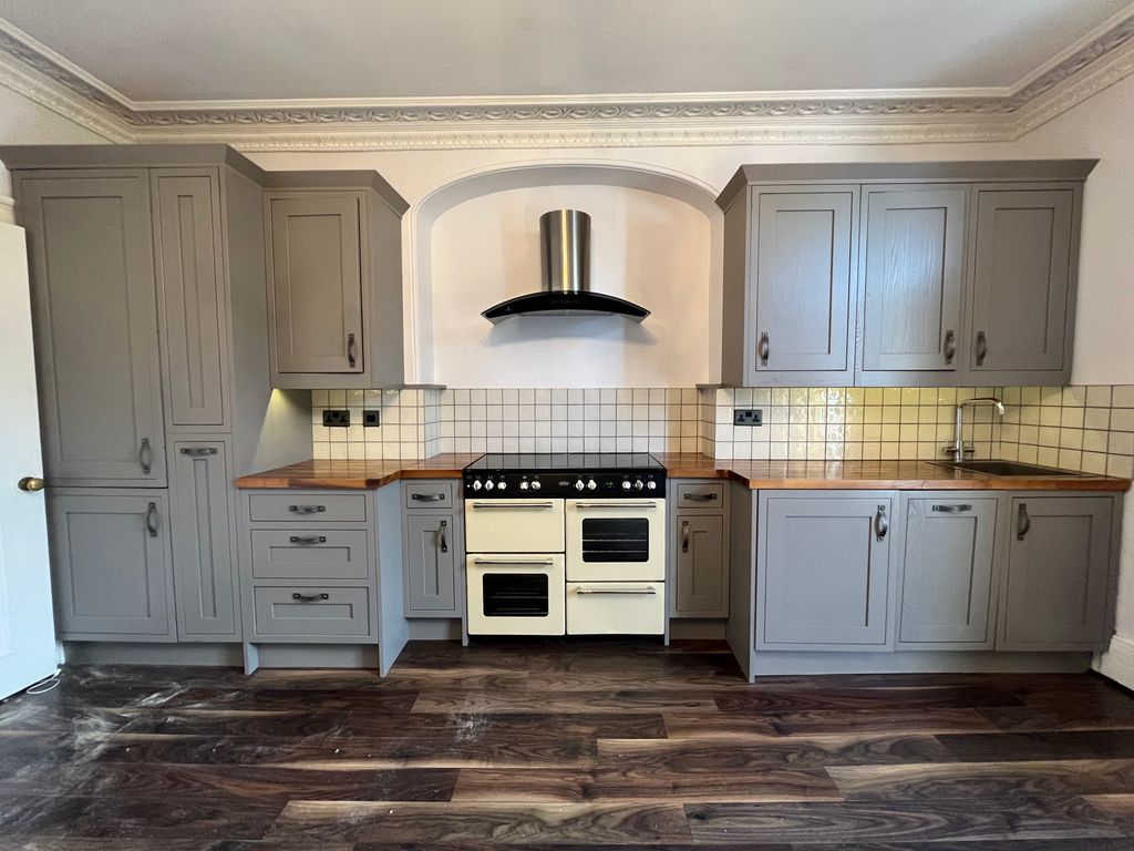 Property photo 3 of 7 Kitchen