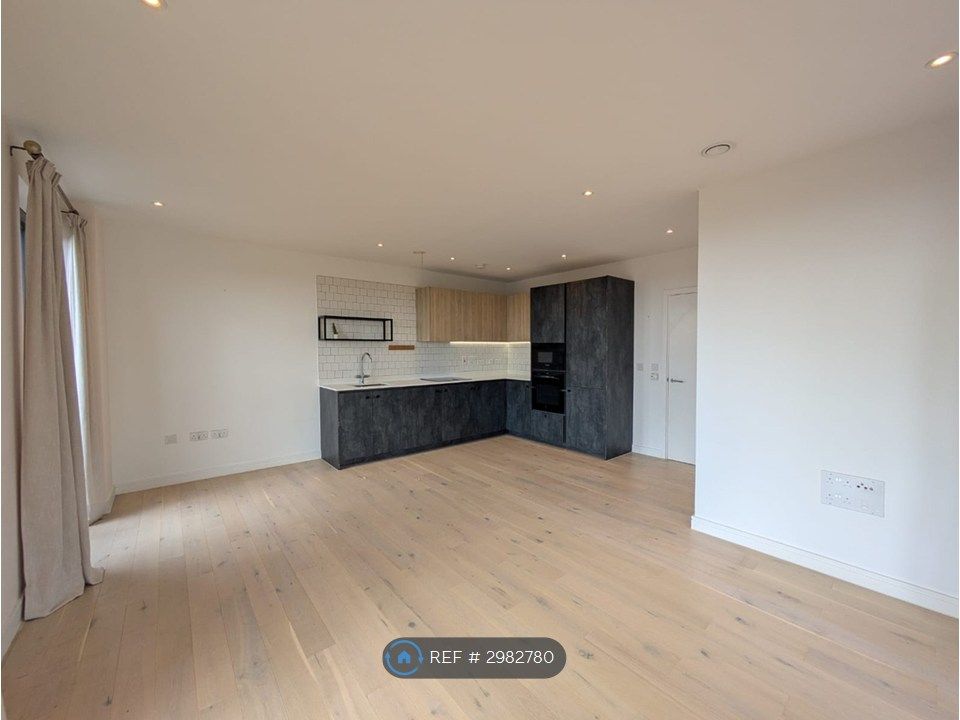Property photo 3 of 12 Kitchen/Reception