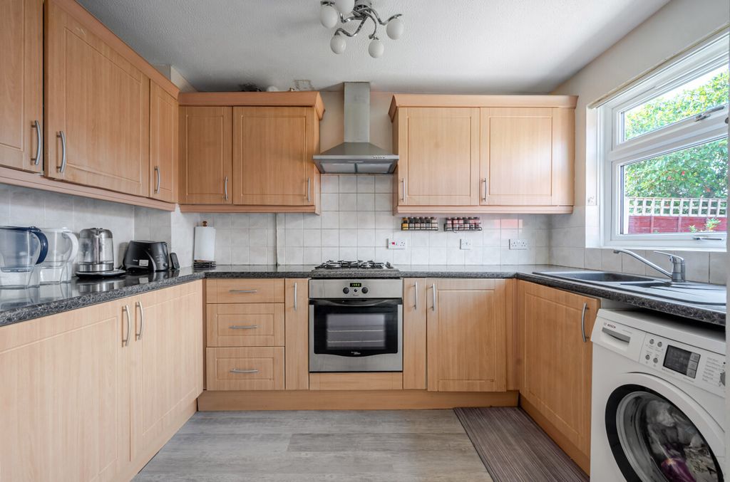 Property photo 3 of 11 1500656-10-6A70B2...