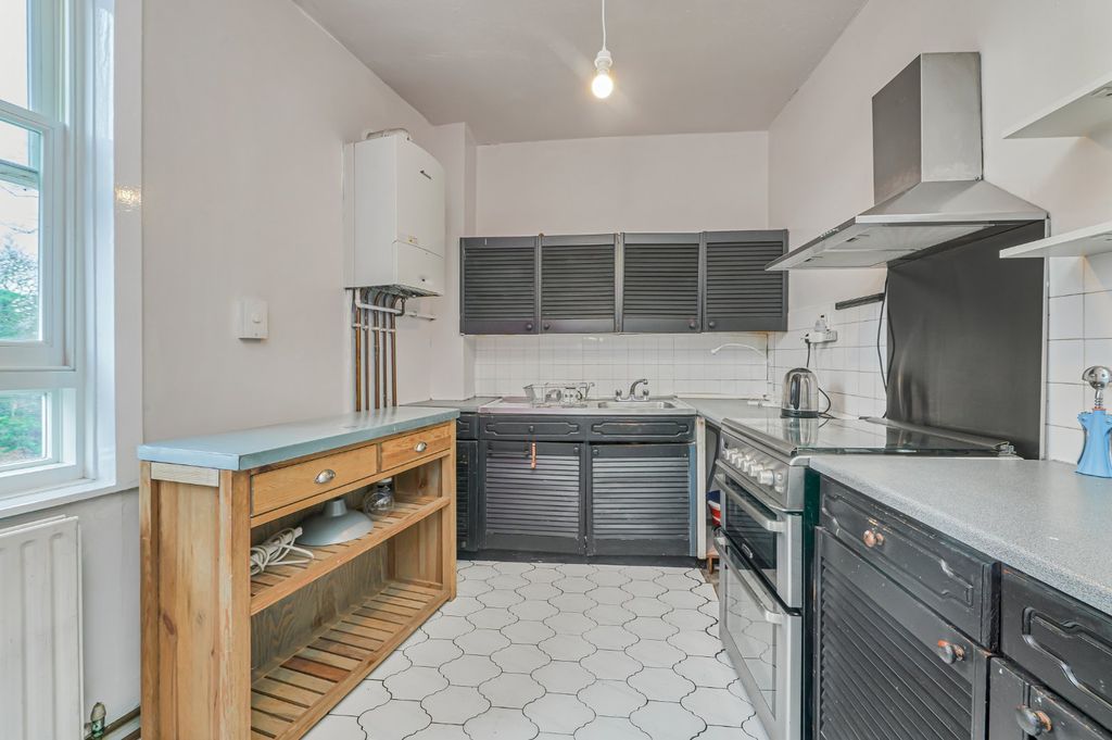 Property photo 2 of 9 Picture No. 11