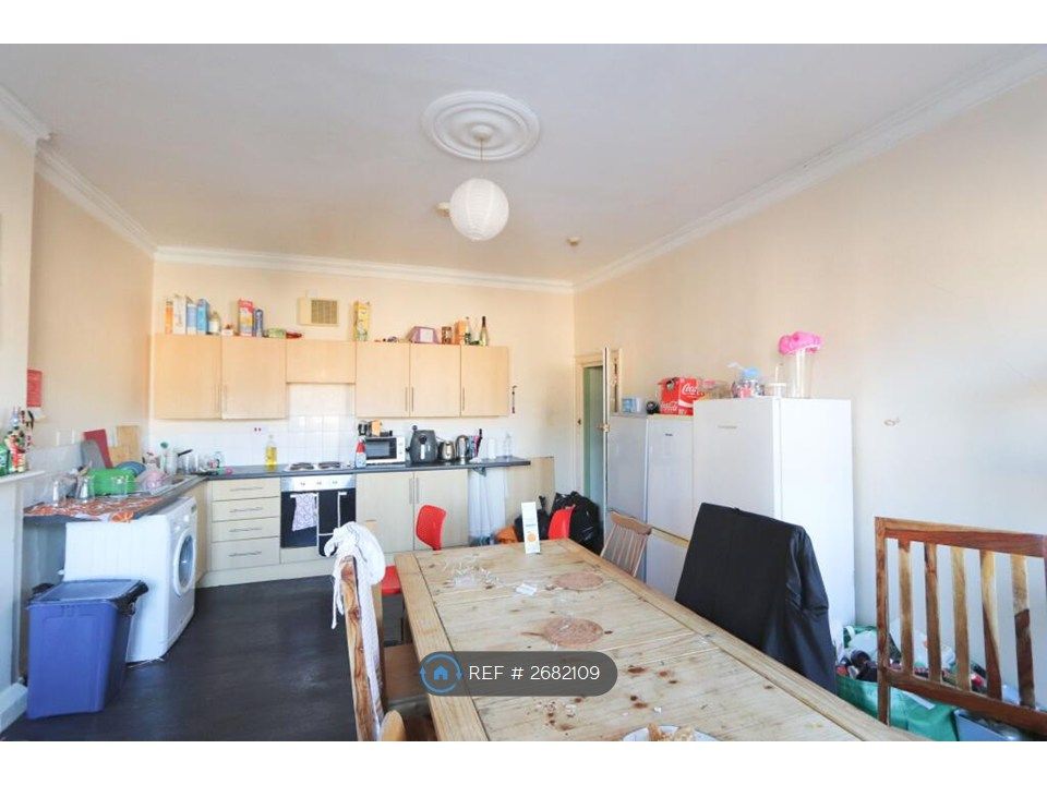 Property photo 2 of 6 Kitchen