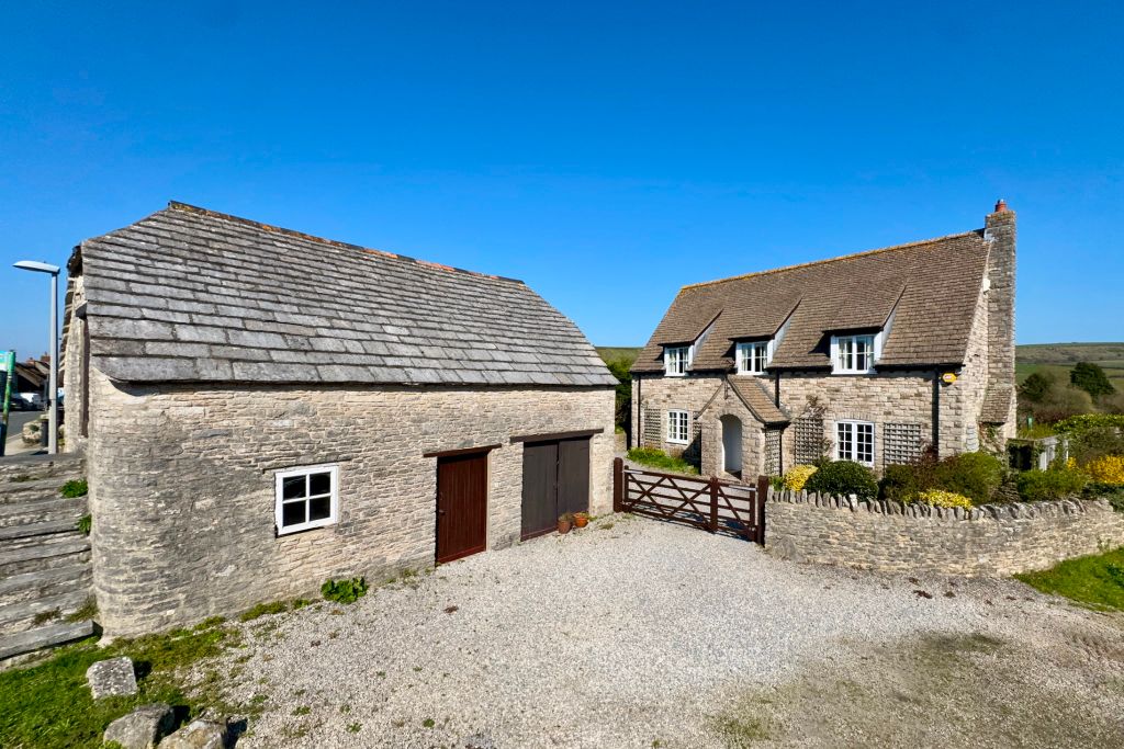 Property photo 3 of 18