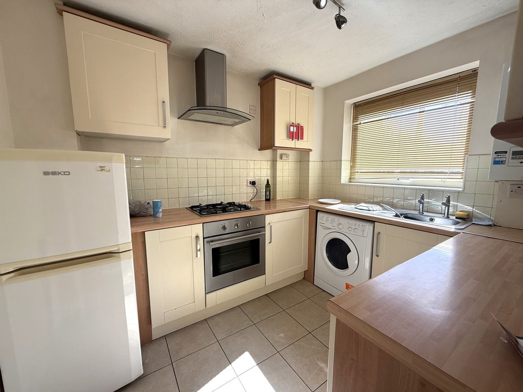 Property photo 2 of 9 Kitchen