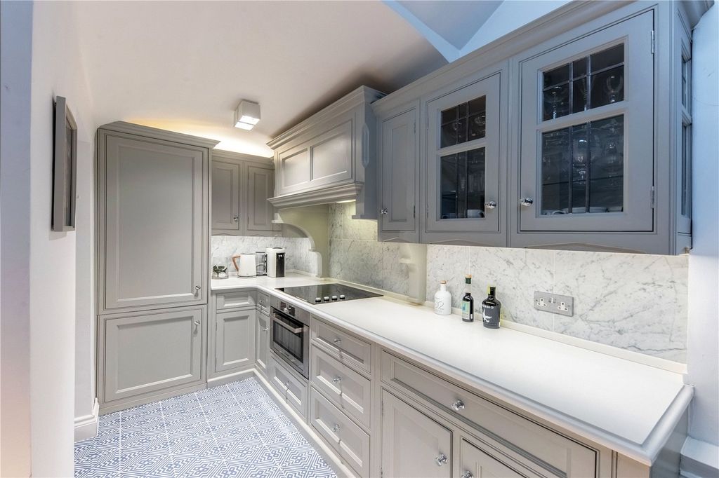 Property photo 2 of 11 Kitchen