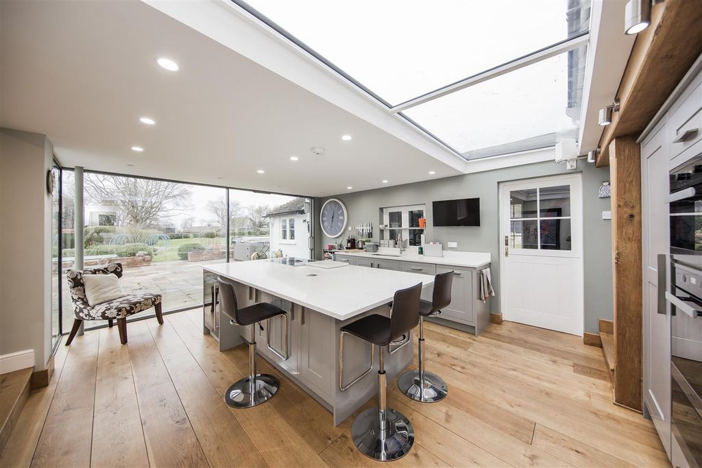 Property photo 3 of 89 Stunning Open Plan Kitchen