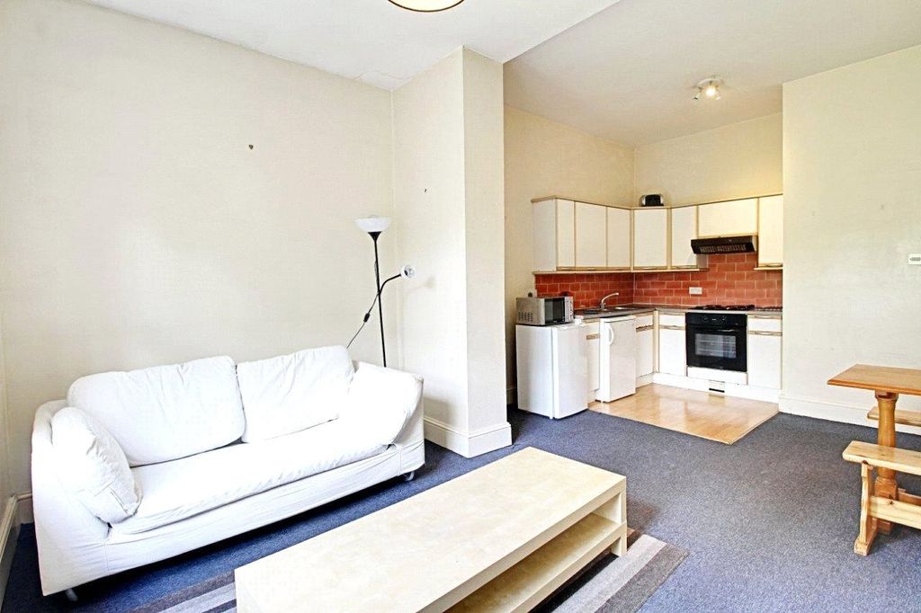 Property photo 3 of 5 Picture No. 05