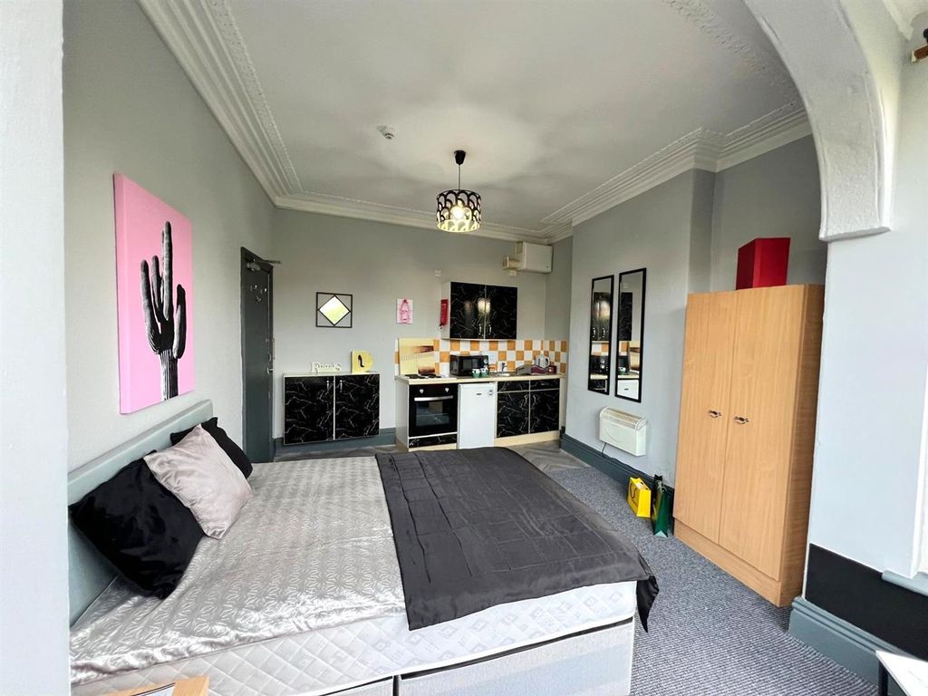 Property photo 2 of 6 E8d21A42-379E-464F-85d2-Ed4Ca30367Fa.Jpg