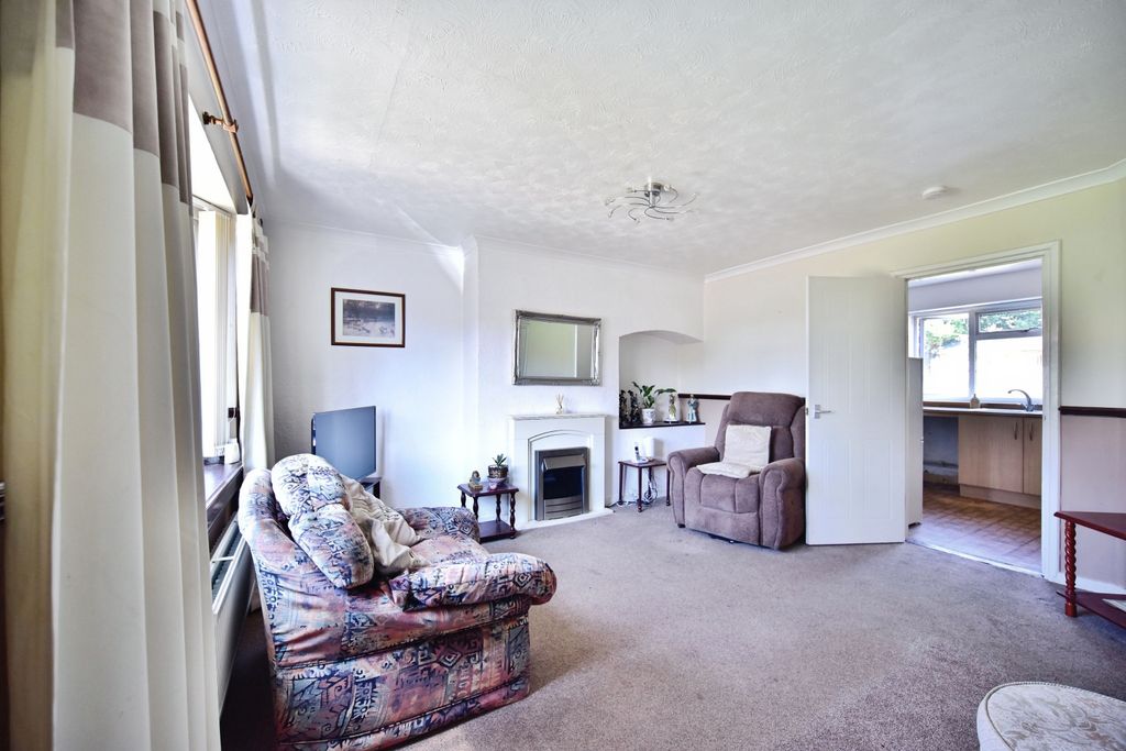 Property photo 3 of 19 Lounge/Dining Room