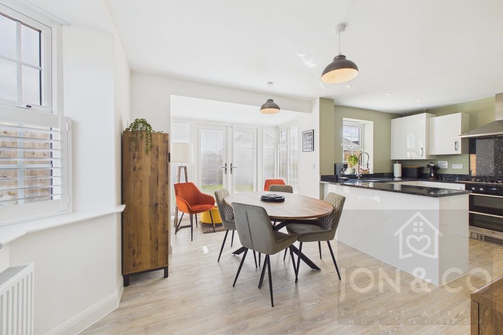 Property photo 2 of 30