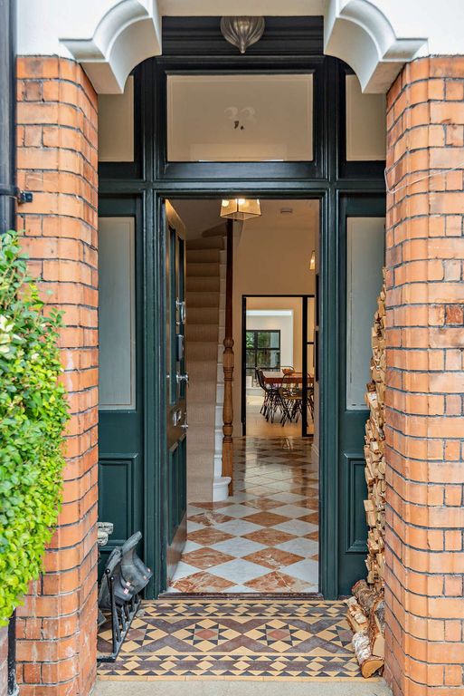 Property photo 1 of 18 Front Entrance