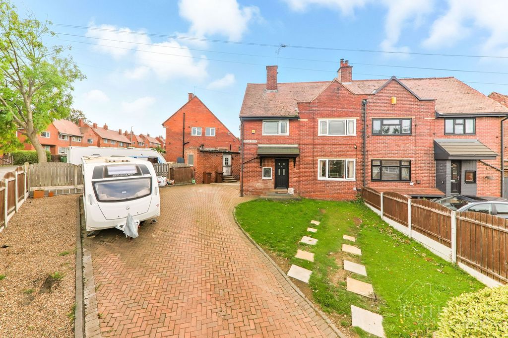 Property photo 2 of 32