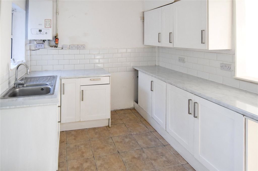 Property photo 2 of 15 Picture No. 18