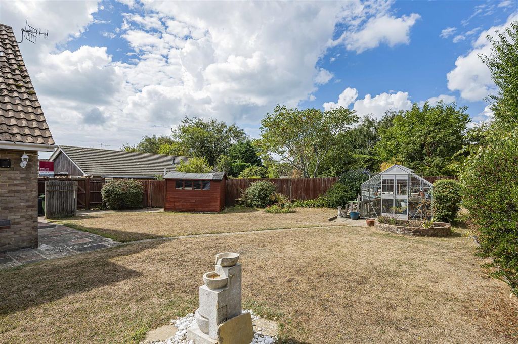 Property photo 2 of 21 Garden
