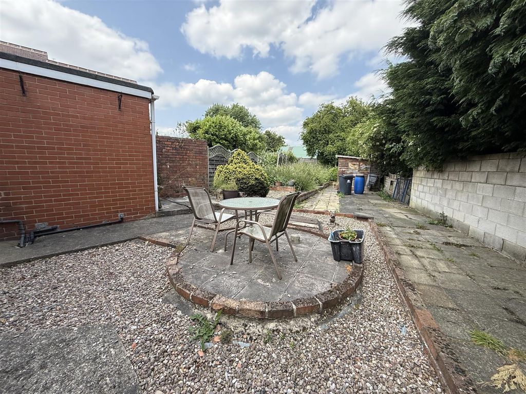Property photo 3 of 16 Kilburn Lane 11.Jpg