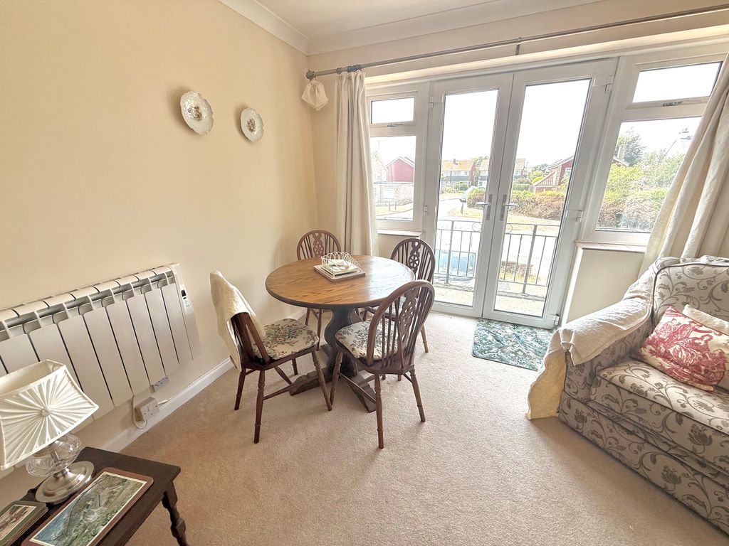 Property photo 3 of 13 6 Rawson Court Dining