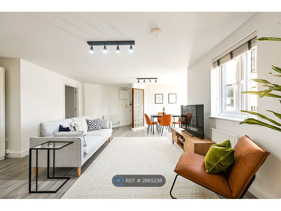 Property photo 1 of 32