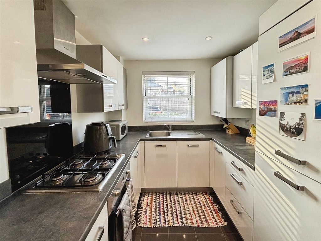 Property photo 2 of 14 Be89Fd4E-Photo 2011-26-25 2C 2012 2015 2029.Jpg