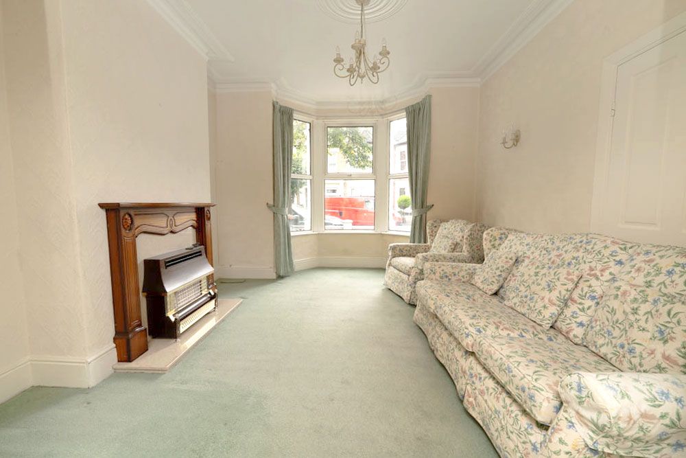 Property photo 2 of 31