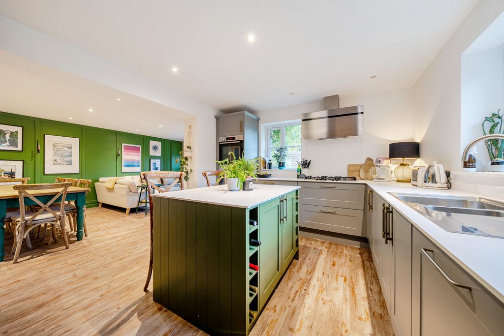 Property photo 3 of 26 Kitchen