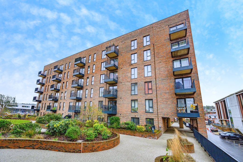 Property photo 1 of 17