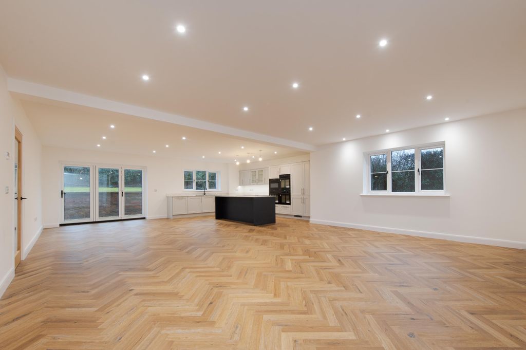 Property photo 3 of 27 Image