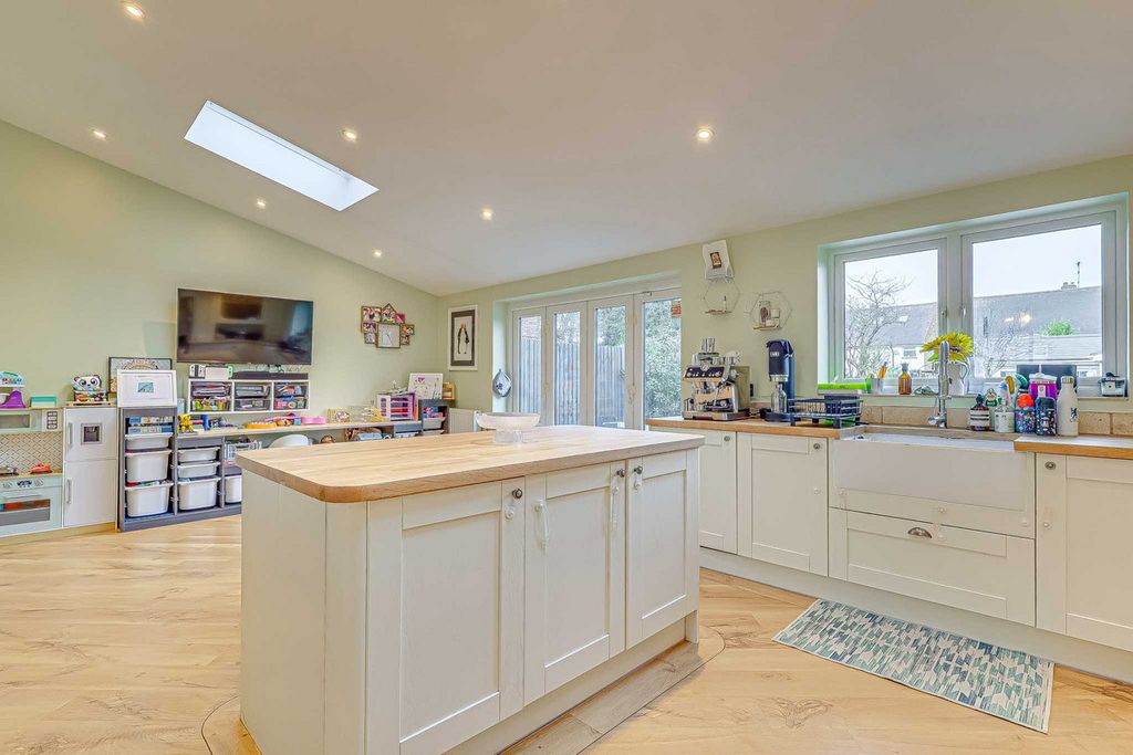 Property photo 3 of 43