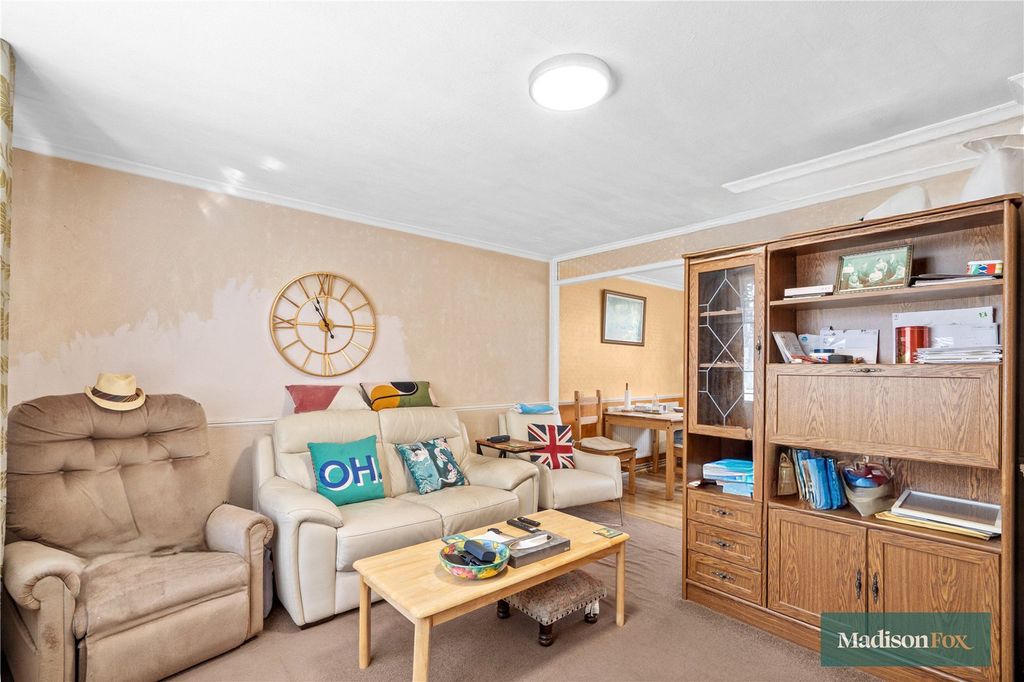 Property photo 3 of 16 Picture No. 32