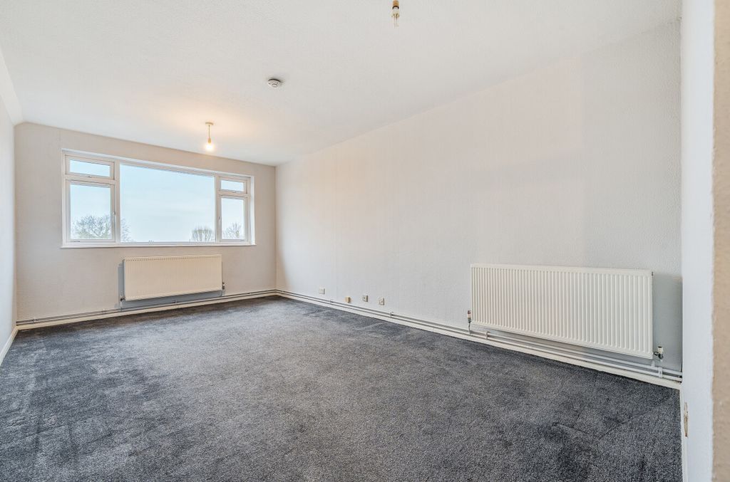 Property photo 2 of 7 1388729-16-694B4c...