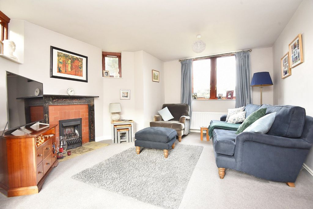 Property photo 3 of 13