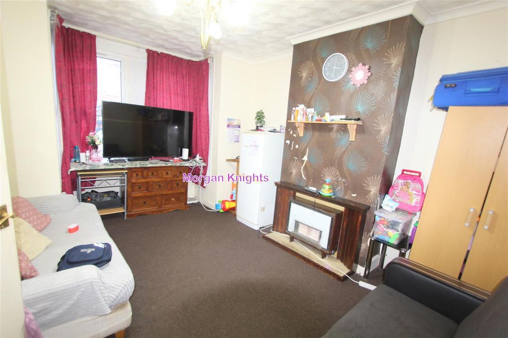 Property photo 2 of 20 Living Room: