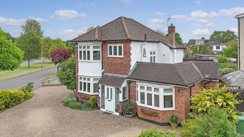 Property photo 1 of 32