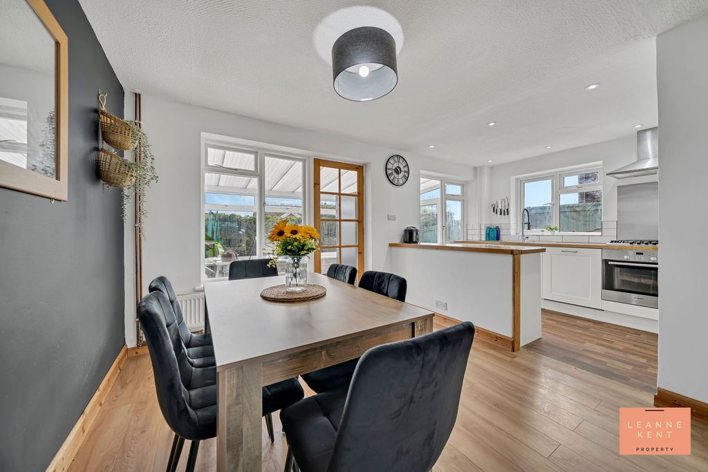 Additional image 13 of 3 bed semi-detached house for saleCaerleon Court, Caerphilly CF83