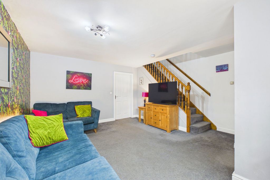 Property photo 2 of 22