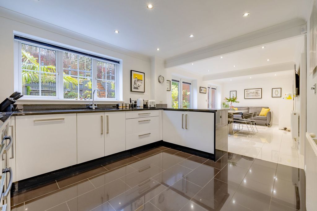 Property photo 3 of 32