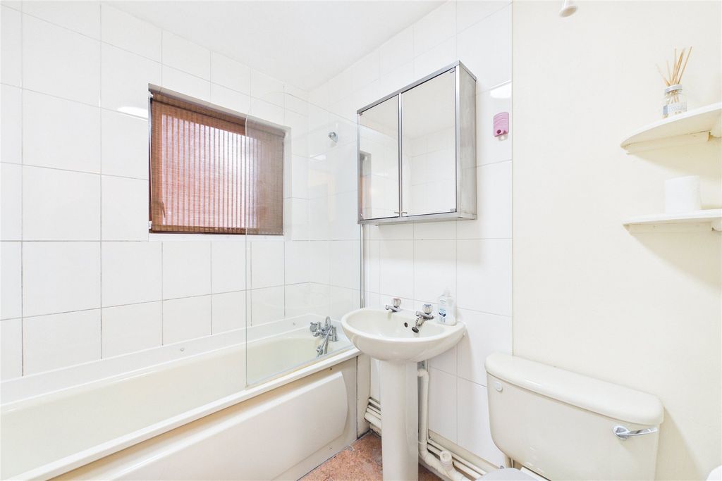 Property photo 3 of 5 Picture No. 12