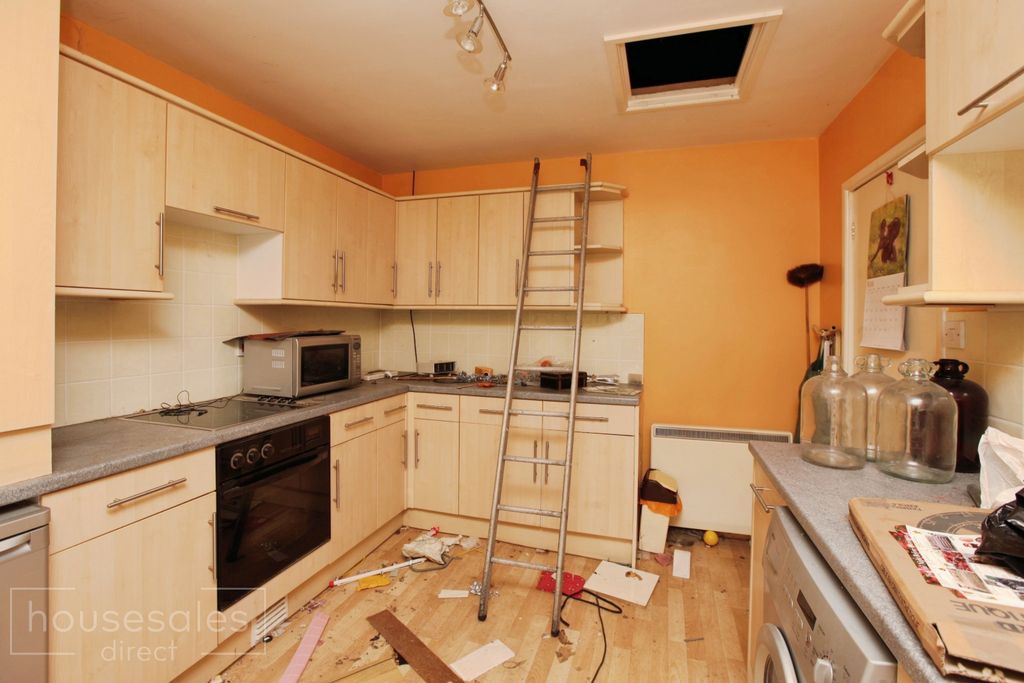 Property photo 2 of 11