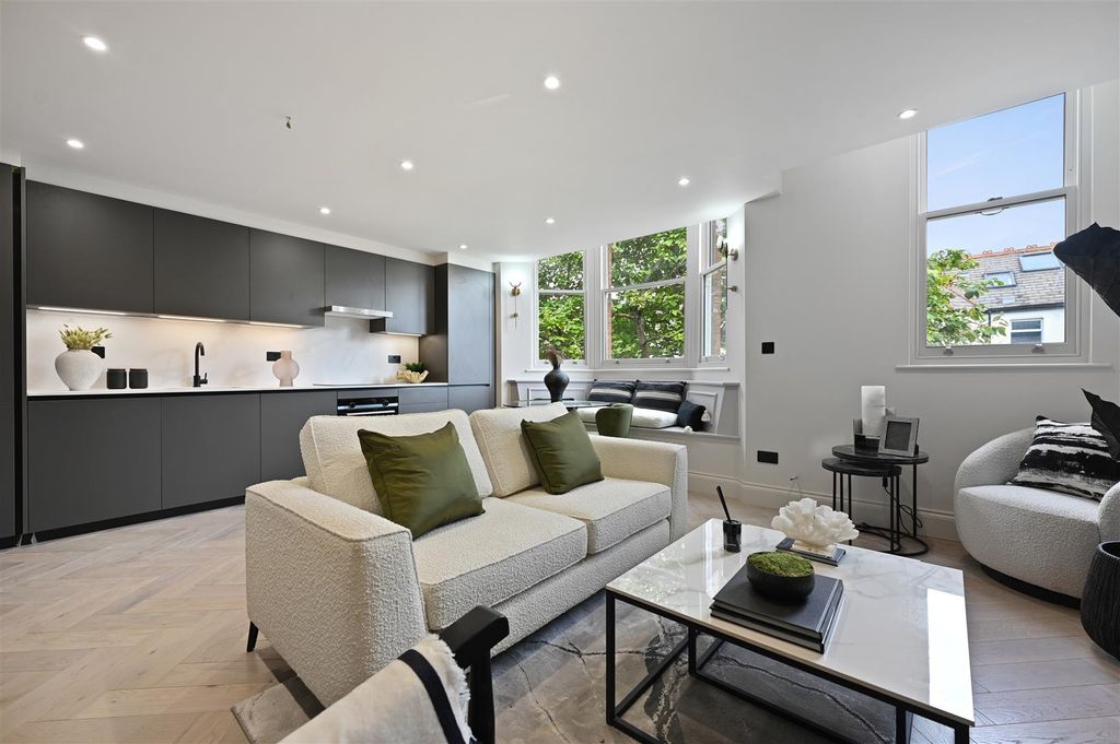 Property photo 2 of 10 Ar - Fff, Grafton Road8.Jpg
